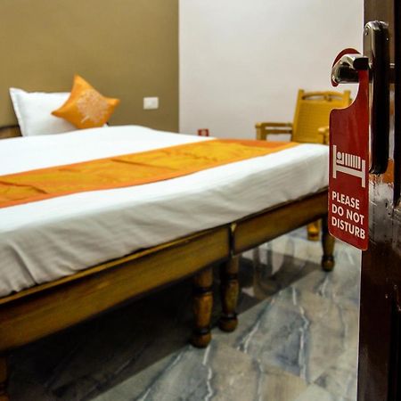 Oyo 7622 Varanasi Stays Bagian luar foto