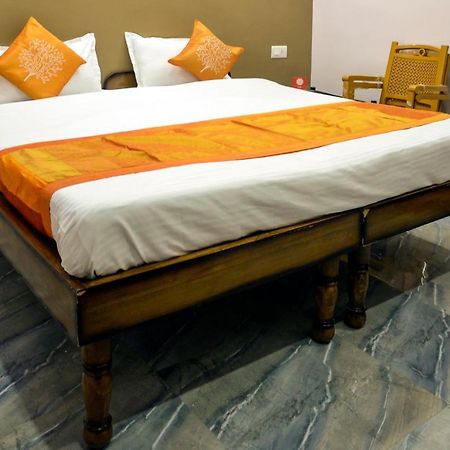 Oyo 7622 Varanasi Stays Bagian luar foto