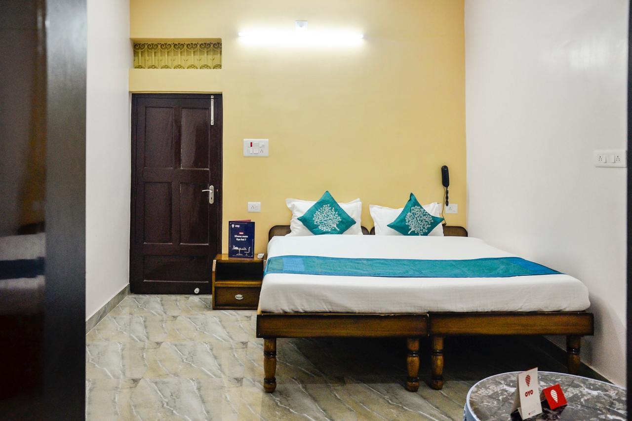 Oyo 7622 Varanasi Stays Bagian luar foto