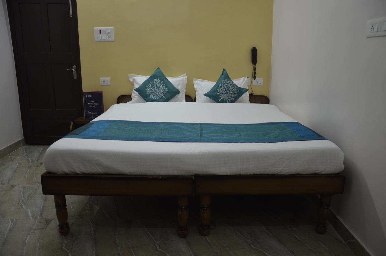 Oyo 7622 Varanasi Stays Bagian luar foto